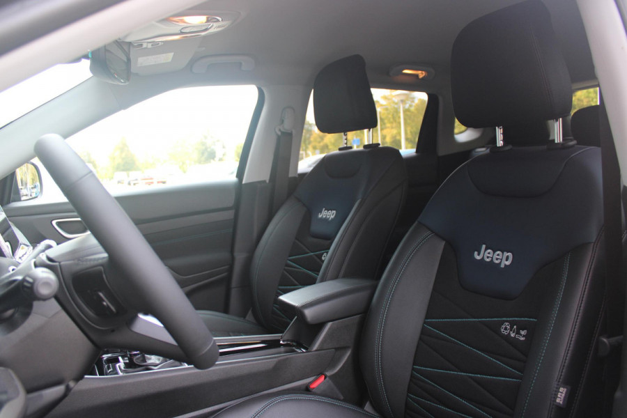 Jeep Compass 4xe 240PK Plug-in Hybrid ELECTRIC UPLAND | LAGE KM STAND! | NAVIGATIE | DRAADLOZE APPLE CARPLAY/ANDROID AUTO | DRAADLOZE TELEFOONLADER | ALL SEASON BANDEN | KEYLESS ENTRY/START | ADAPTIVE CRUISE CONTROL | FULL LED KOPLAMPEN | 17" LICHTMETALEN VELGEN | CLIMATE CONTROL | DAB+ RADIO |