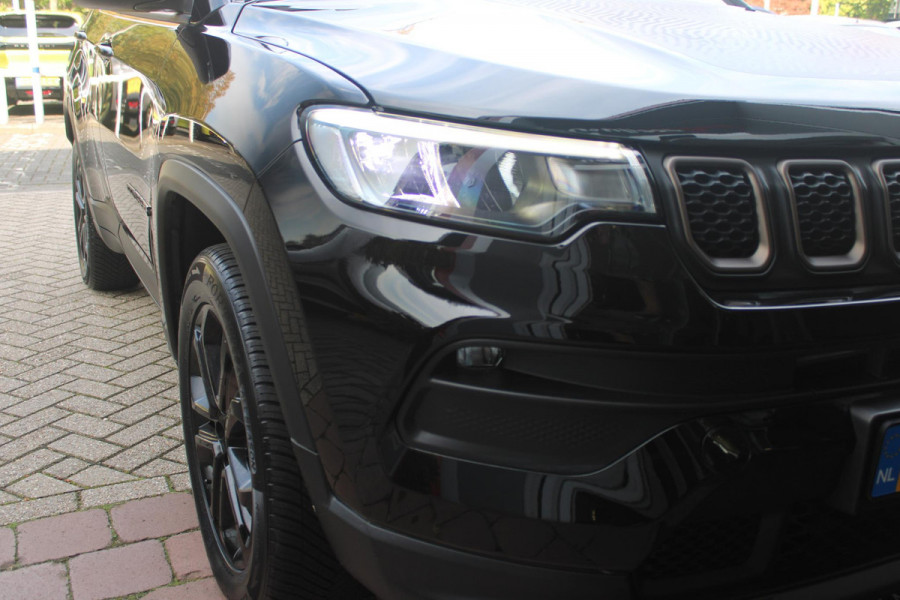Jeep Compass 4xe 240PK Plug-in Hybrid ELECTRIC UPLAND | LAGE KM STAND! | NAVIGATIE | DRAADLOZE APPLE CARPLAY/ANDROID AUTO | DRAADLOZE TELEFOONLADER | ALL SEASON BANDEN | KEYLESS ENTRY/START | ADAPTIVE CRUISE CONTROL | FULL LED KOPLAMPEN | 17" LICHTMETALEN VELGEN | CLIMATE CONTROL | DAB+ RADIO |