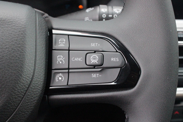 Jeep Compass 4xe 240PK Plug-in Hybrid ELECTRIC UPLAND | LAGE KM STAND! | NAVIGATIE | DRAADLOZE APPLE CARPLAY/ANDROID AUTO | DRAADLOZE TELEFOONLADER | ALL SEASON BANDEN | KEYLESS ENTRY/START | ADAPTIVE CRUISE CONTROL | FULL LED KOPLAMPEN | 17" LICHTMETALEN VELGEN | CLIMATE CONTROL | DAB+ RADIO |