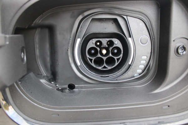 Jeep Compass 4xe 240PK Plug-in Hybrid ELECTRIC UPLAND | LAGE KM STAND! | NAVIGATIE | DRAADLOZE APPLE CARPLAY/ANDROID AUTO | DRAADLOZE TELEFOONLADER | ALL SEASON BANDEN | KEYLESS ENTRY/START | ADAPTIVE CRUISE CONTROL | FULL LED KOPLAMPEN | 17" LICHTMETALEN VELGEN | CLIMATE CONTROL | DAB+ RADIO |
