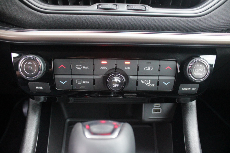 Jeep Compass 4xe 240PK Plug-in Hybrid ELECTRIC UPLAND | LAGE KM STAND! | NAVIGATIE | DRAADLOZE APPLE CARPLAY/ANDROID AUTO | DRAADLOZE TELEFOONLADER | ALL SEASON BANDEN | KEYLESS ENTRY/START | ADAPTIVE CRUISE CONTROL | FULL LED KOPLAMPEN | 17" LICHTMETALEN VELGEN | CLIMATE CONTROL | DAB+ RADIO |