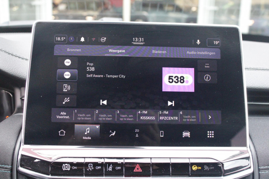 Jeep Compass 4xe 240PK Plug-in Hybrid ELECTRIC UPLAND | LAGE KM STAND! | NAVIGATIE | DRAADLOZE APPLE CARPLAY/ANDROID AUTO | DRAADLOZE TELEFOONLADER | ALL SEASON BANDEN | KEYLESS ENTRY/START | ADAPTIVE CRUISE CONTROL | FULL LED KOPLAMPEN | 17" LICHTMETALEN VELGEN | CLIMATE CONTROL | DAB+ RADIO |