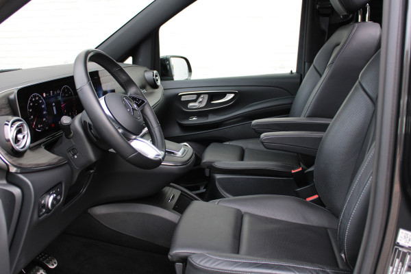 Mercedes-Benz V-Klasse 300d / AMG / 4-Matic / 7-Persoons / Luchtvering / Pano / Elec Stoelen / Burmester / Vol Opties / NIEUWSTAAT.