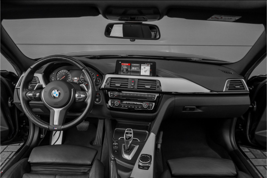 BMW 3 Serie Touring 330i High Executive M-Sport Pano Leder Stuur & Stoelverw PDC 19"