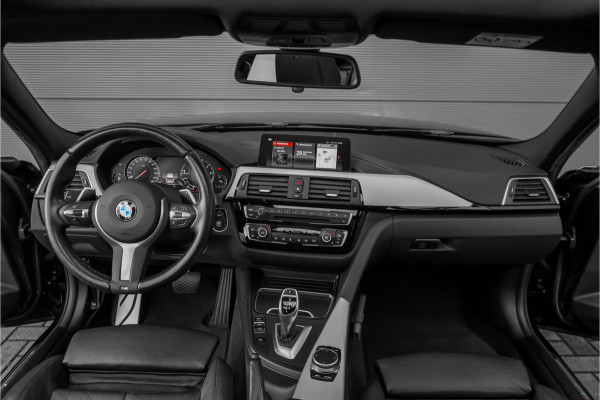 BMW 3 Serie Touring 330i High Executive M-Sport Pano Leder Stuur & Stoelverw PDC 19"