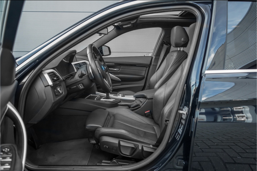 BMW 3 Serie Touring 330i High Executive M-Sport Pano Leder Stuur & Stoelverw PDC 19"