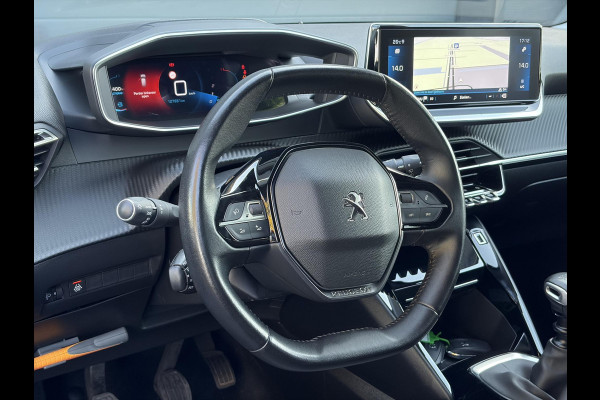Peugeot 208 1.2 PureTech Allure ✓D-riem vv in 10-2025✓1e Eigenaar✓360° Camera✓Carplay✓Navi✓101pk✓LED✓Clima✓Cruise✓6 Bak✓Pdc✓Lm velgen✓Halfleder✓Recent beurt gehad✓N.A.P✓Apk tot 08-2028