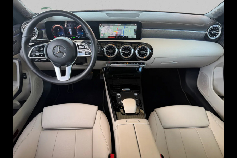 Mercedes-Benz CLA-Klasse Shooting Brake 250e Solution AMG Limited (NL-auto, Goed OnderH, Panorama, SfeerV, Carplay, Lane Assist)