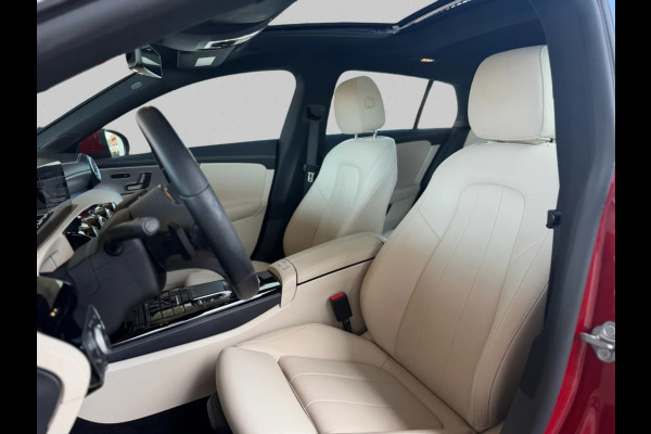 Mercedes-Benz CLA-Klasse Shooting Brake 250e Solution AMG Limited (NL-auto, Goed OnderH, Panorama, SfeerV, Carplay, Lane Assist)