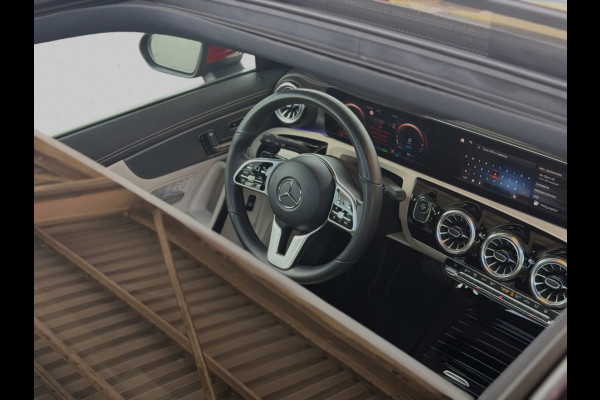 Mercedes-Benz CLA-Klasse Shooting Brake 250e Solution AMG Limited (NL-auto, Goed OnderH, Panorama, SfeerV, Carplay, Lane Assist)