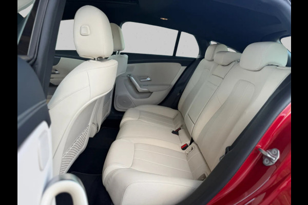 Mercedes-Benz CLA-Klasse Shooting Brake 250e Solution AMG Limited (NL-auto, Goed OnderH, Panorama, SfeerV, Carplay, Lane Assist)