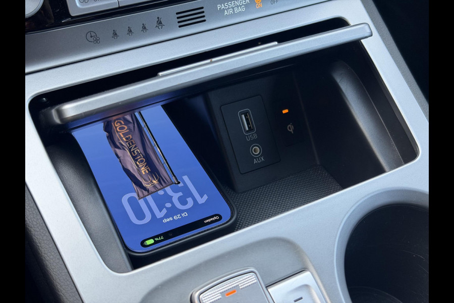Hyundai Kona EV Premium 64 kWh ✓Soh 93.2 %✓2e Eigenaar✓Carplay✓Camera✓Navi✓Keyless✓Halfleder✓Rijstrooksensor✓Dodehoeksensor✓Pdc V+A✓Lm velgen✓Clima✓Cruise✓204pk✓N.A.P✓Apk tot 09-2027