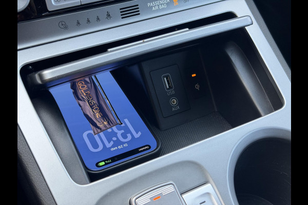 Hyundai Kona EV Premium 64 kWh ✓Soh 93.2 %✓2e Eigenaar✓Carplay✓Camera✓Navi✓Keyless✓Halfleder✓Rijstrooksensor✓Dodehoeksensor✓Pdc V+A✓Lm velgen✓Clima✓Cruise✓204pk✓N.A.P✓Apk tot 09-2027