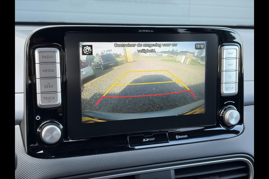Hyundai Kona EV Premium 64 kWh ✓Soh 93.2 %✓2e Eigenaar✓Carplay✓Camera✓Navi✓Keyless✓Halfleder✓Rijstrooksensor✓Dodehoeksensor✓Pdc V+A✓Lm velgen✓Clima✓Cruise✓204pk✓N.A.P✓Apk tot 09-2027