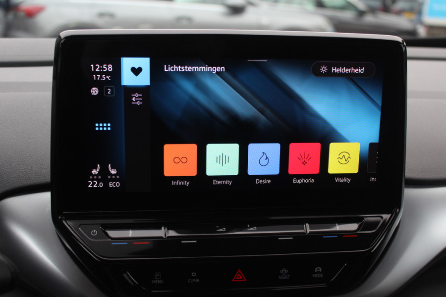 Volkswagen ID.4 First 77 kWh / Trekhaak / Camera / Apple CarPlay / DAB / 20'' / LED / Alcantara / Stoelverwarming / ACC