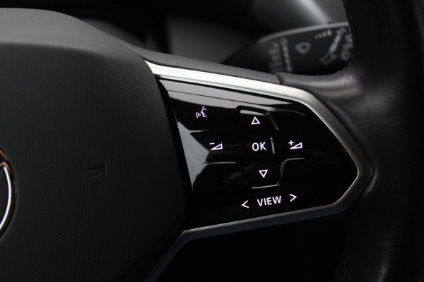 Volkswagen ID.4 First 77 kWh / Trekhaak / Camera / Apple CarPlay / DAB / 20'' / LED / Alcantara / Stoelverwarming / ACC