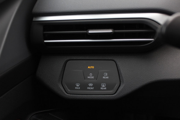 Volkswagen ID.4 First 77 kWh / Trekhaak / Camera / Apple CarPlay / DAB / 20'' / LED / Alcantara / Stoelverwarming / ACC