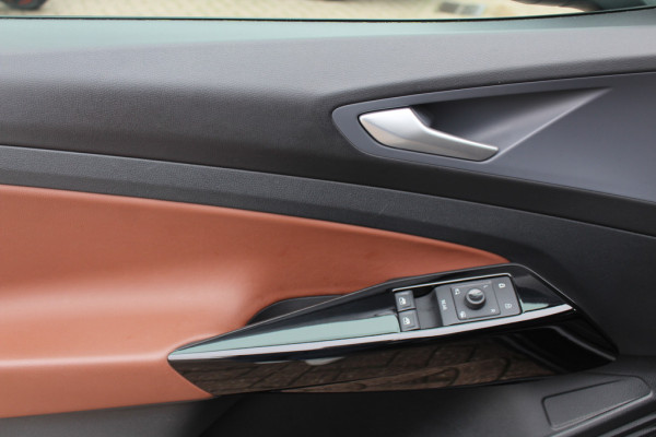 Volkswagen ID.4 First 77 kWh / Trekhaak / Camera / Apple CarPlay / DAB / 20'' / LED / Alcantara / Stoelverwarming / ACC