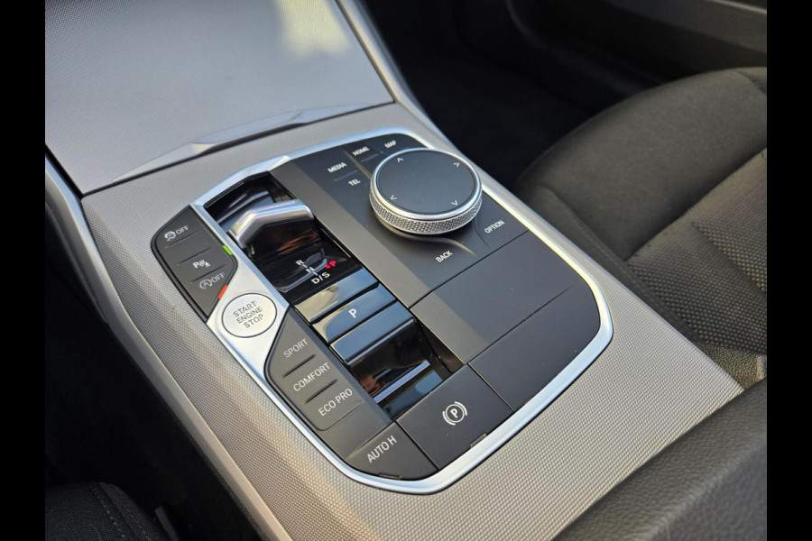 BMW 3 Serie Touring 318i NL-AUTO | PANODAK | PDC | Curved Display