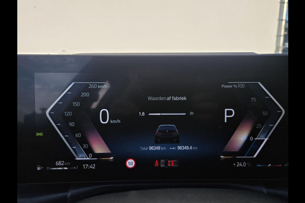 BMW 3 Serie Touring 318i NL-AUTO | PANODAK | PDC | Curved Display