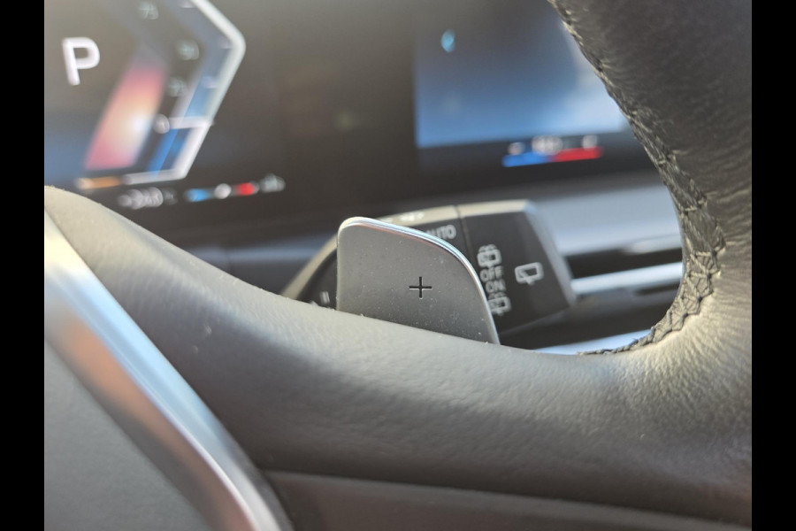 BMW 3 Serie Touring 318i NL-AUTO | PANODAK | PDC | Curved Display