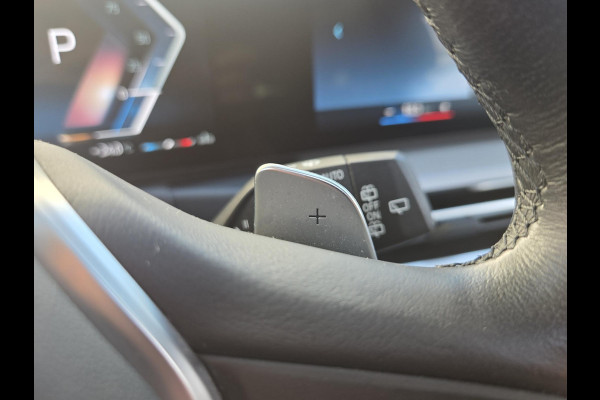 BMW 3 Serie Touring 318i NL-AUTO | PANODAK | PDC | Curved Display