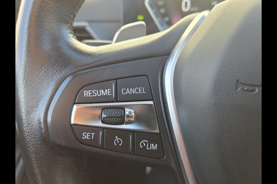BMW 3 Serie Touring 318i NL-AUTO | PANODAK | PDC | Curved Display