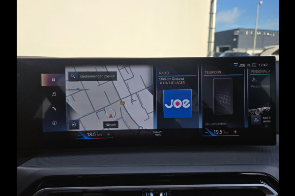 BMW 3 Serie Touring 318i NL-AUTO | PANODAK | PDC | Curved Display