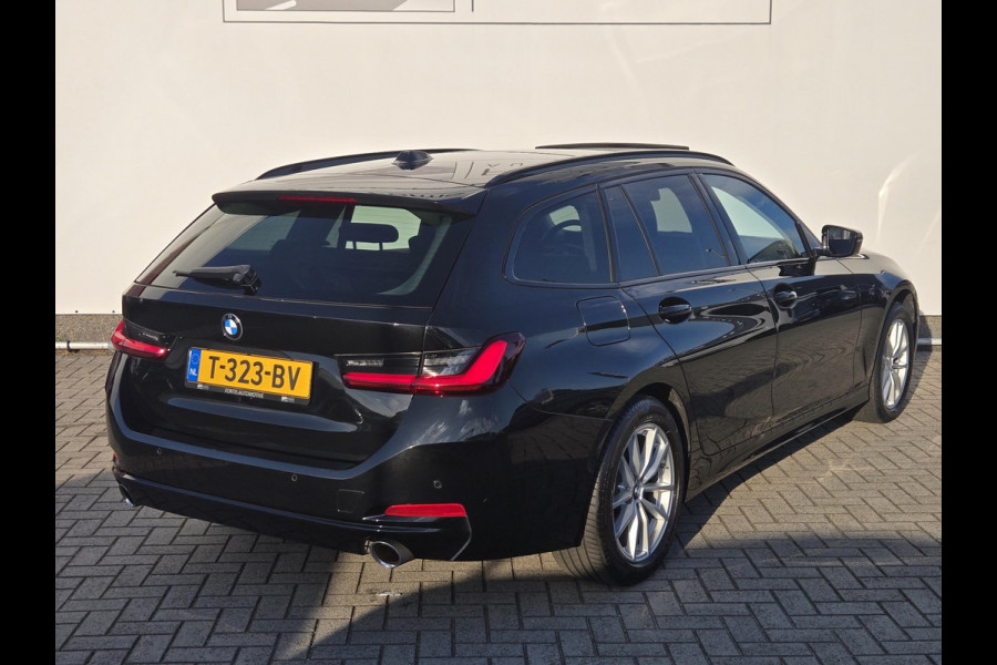 BMW 3 Serie Touring 318i NL-AUTO | PANODAK | PDC | Curved Display