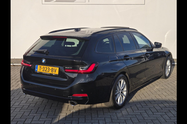 BMW 3 Serie Touring 318i NL-AUTO | PANODAK | PDC | Curved Display