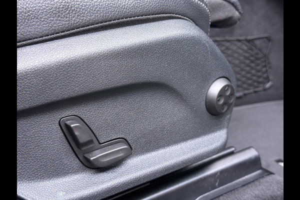 Mercedes-Benz GLC Coupé 300 e 4MATIC AMG line | Schuifdak Burmester Trekhaak