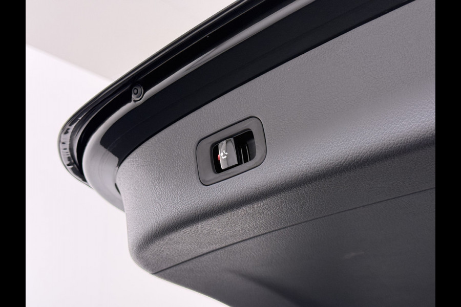 Mercedes-Benz GLC 300 e 4MATIC AMG Line | Pano HUD Trekhaak Burmester Memory