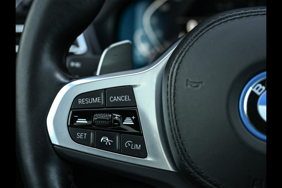 BMW X3 xDrive30e High Executive M-sport | Panoramadak | Harman/Kardon | Camera | Active Cruise | Memory Seat | BMW Gesture Control | Stuurverwarming | Stoelverwarming | Trekhaak |