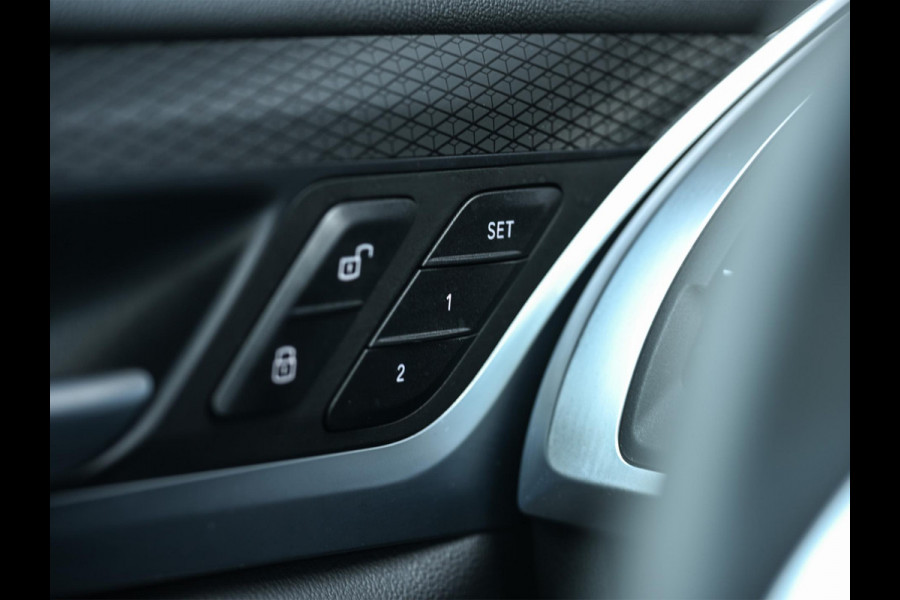 BMW X3 xDrive30e High Executive M-sport | Panoramadak | Harman/Kardon | Camera | Active Cruise | Memory Seat | BMW Gesture Control | Stuurverwarming | Stoelverwarming | Trekhaak |