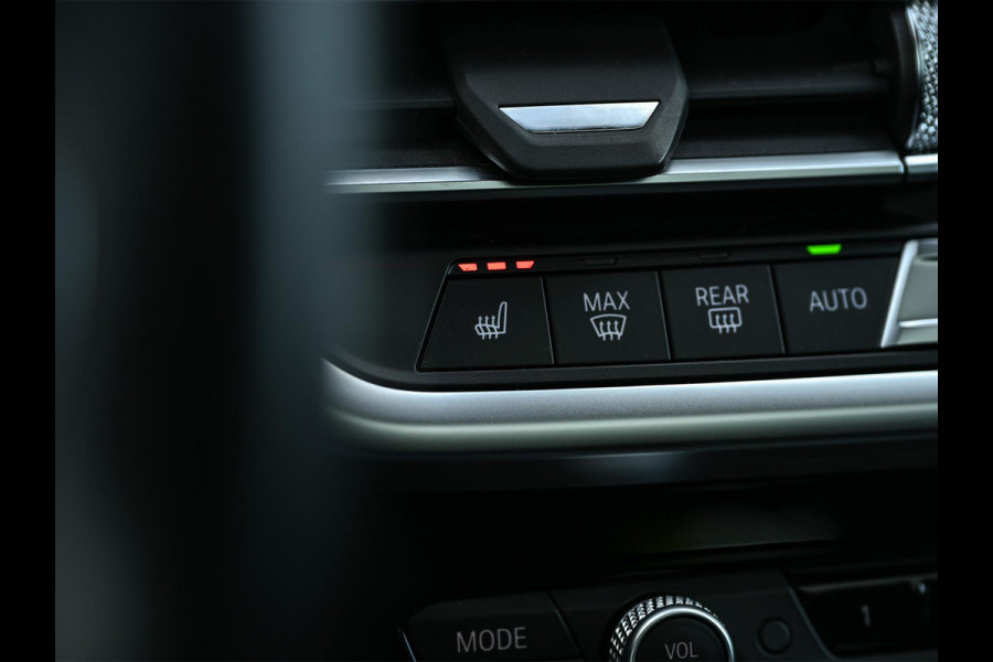 BMW X3 xDrive30e High Executive M-sport | Panoramadak | Harman/Kardon | Camera | Active Cruise | Memory Seat | BMW Gesture Control | Stuurverwarming | Stoelverwarming | Trekhaak |