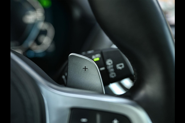 BMW X3 xDrive30e High Executive M-sport | Panoramadak | Harman/Kardon | Camera | Active Cruise | Memory Seat | BMW Gesture Control | Stuurverwarming | Stoelverwarming | Trekhaak |
