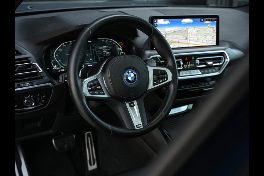 BMW X3 xDrive30e High Executive M-sport | Panoramadak | Harman/Kardon | Camera | Active Cruise | Memory Seat | BMW Gesture Control | Stuurverwarming | Stoelverwarming | Trekhaak |