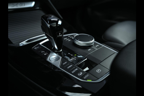 BMW X3 xDrive30e High Executive M-sport | Panoramadak | Harman/Kardon | Camera | Active Cruise | Memory Seat | BMW Gesture Control | Stuurverwarming | Stoelverwarming | Trekhaak |