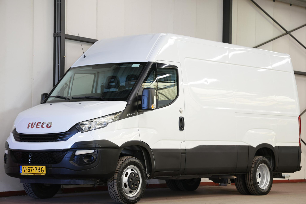 Iveco Daily 35C14V 2.3 352 L2H2 DUBBEL LUCHT 3500KG TREKHAAK