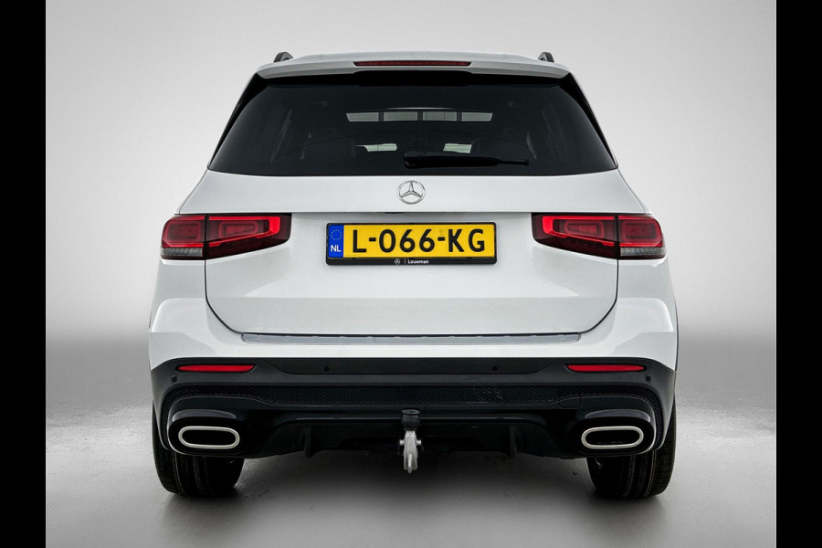 Mercedes-Benz Glb 180 Business Solution AMG AMG Line | Night Pakket | Panorama Schuif-Kanteldak | Parkeerpakket met achteruitrijcamera | Stoelverwarming. Inclusief 24 maanden MB Certified garantie voor Europa.
