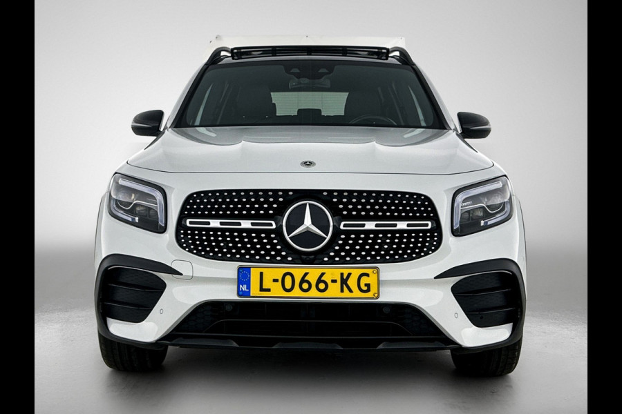 Mercedes-Benz Glb 180 Business Solution AMG AMG Line | Night Pakket | Panorama Schuif-Kanteldak | Parkeerpakket met achteruitrijcamera | Stoelverwarming. Inclusief 24 maanden MB Certified garantie voor Europa.