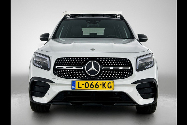 Mercedes-Benz Glb 180 Business Solution AMG AMG Line | Night Pakket | Panorama Schuif-Kanteldak | Parkeerpakket met achteruitrijcamera | Stoelverwarming. Inclusief 24 maanden MB Certified garantie voor Europa.
