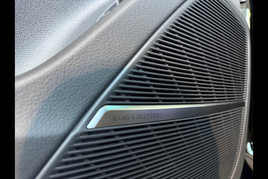 Audi Q8 60 TFSI e quattro S Line Compe Pano|RS Seats|BTW|HuD