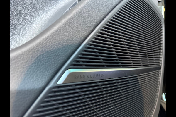 Audi Q8 60 TFSI e quattro S Line Compe Pano|RS Seats|BTW|HuD
