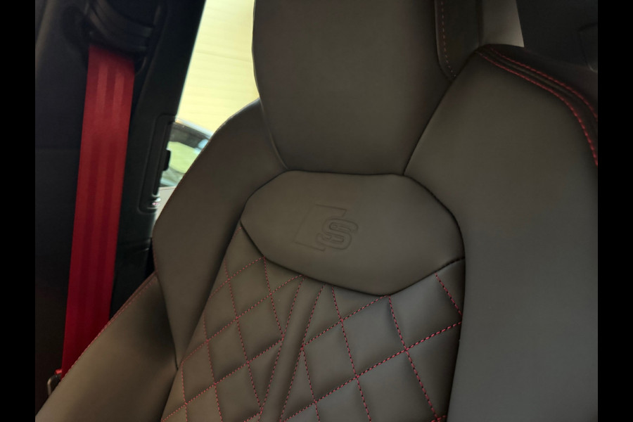 Audi Q8 60 TFSI e quattro S Line Compe Pano|RS Seats|BTW|HuD