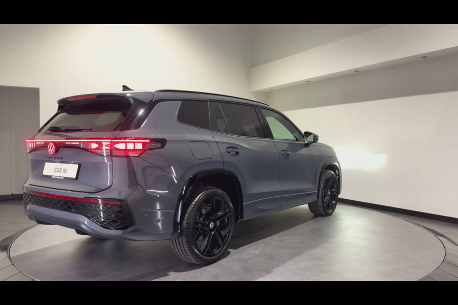 Volkswagen Tayron 1.5 eHybrid R-Line Edition | Trekhaak | H&K Audio | Panoramadak | Black Style | Winterpakket plus