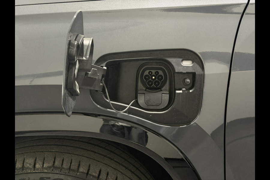 Volkswagen Tayron 1.5 eHybrid R-Line Edition | Trekhaak | H&K Audio | Panoramadak | Black Style | Winterpakket plus