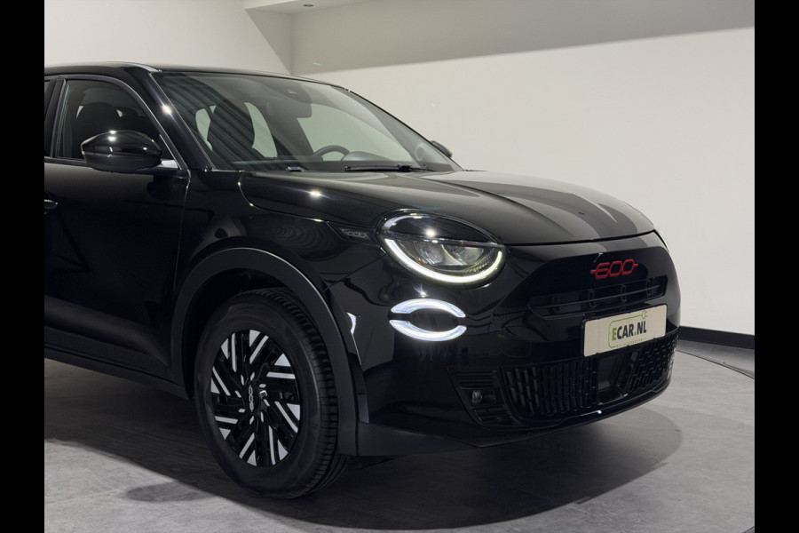Fiat 600E RED 54 kWh | Apple CarPlay - Android Auto | LED lampen voor & achter | Hill Hold