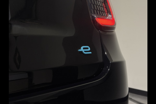 Fiat 600E RED 54 kWh | Apple CarPlay - Android Auto | LED lampen voor & achter | Hill Hold