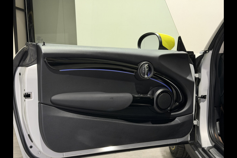 MINI Electric MINI Yours 33 kWh | Panoramadak | Voorstoelen verwarmd | Apple CarPlay - Android Auto